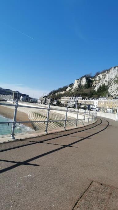 Modern 2 Bedroom Flat By Dover Port, Castle& Sea! Exterior foto
